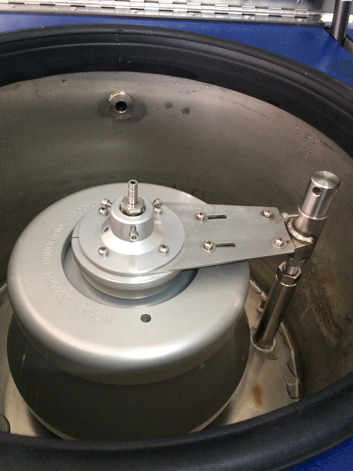 連續(xù)流離心機轉子安裝